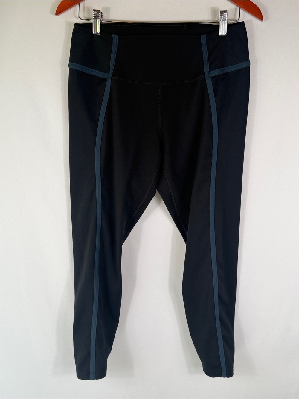 Nike One Dri-Fit Black Leggings with Light Blue Piping Womens Size XL inseam 24” - Picture 4 of 6